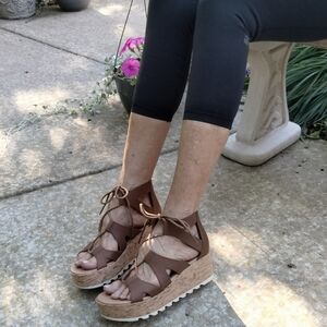 NWT Sorel Cameron Flatform Leather size 9